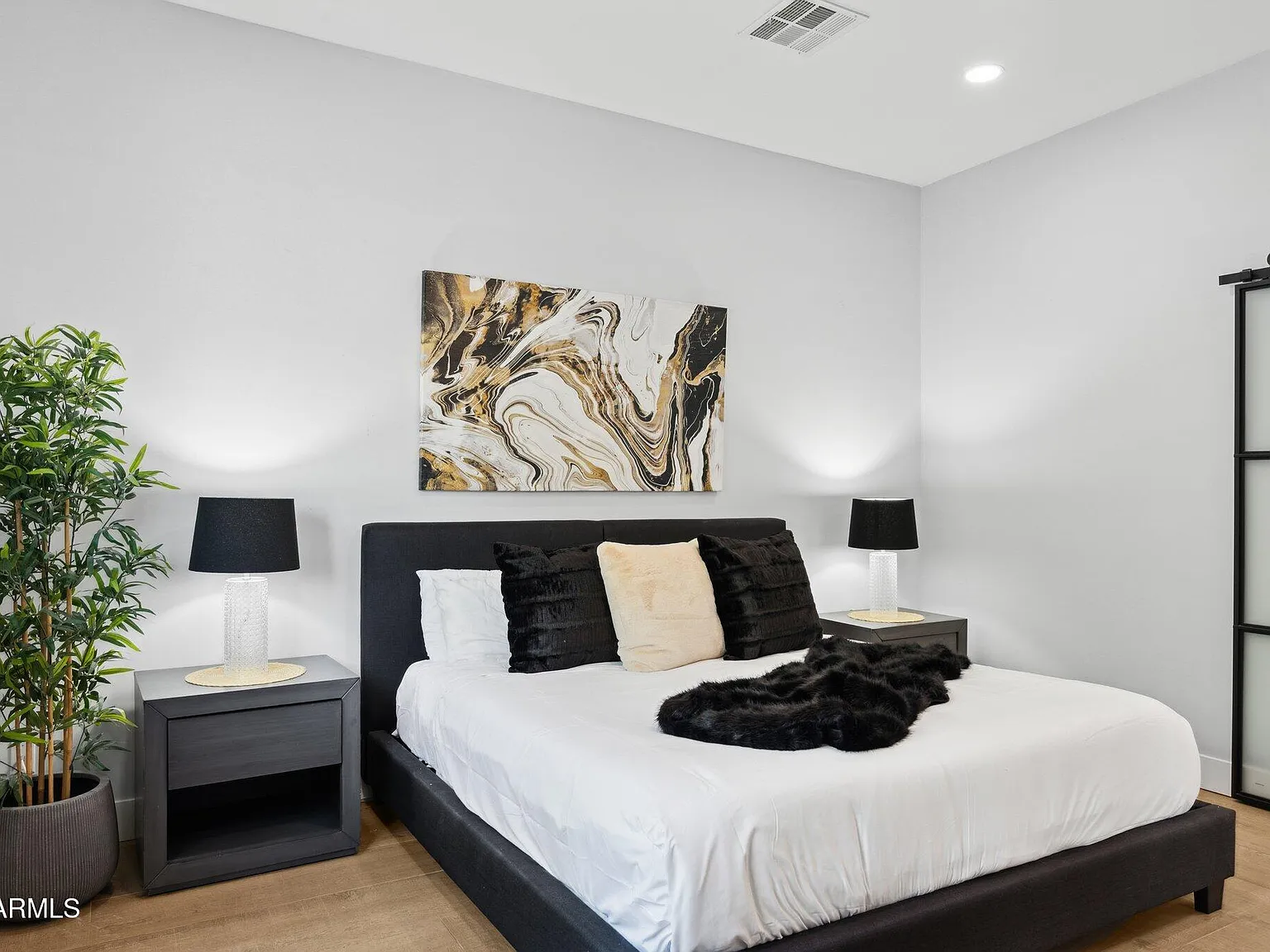 4 bed, 2.0 bath, 2196 sqft, $6,000 — Photo 1
