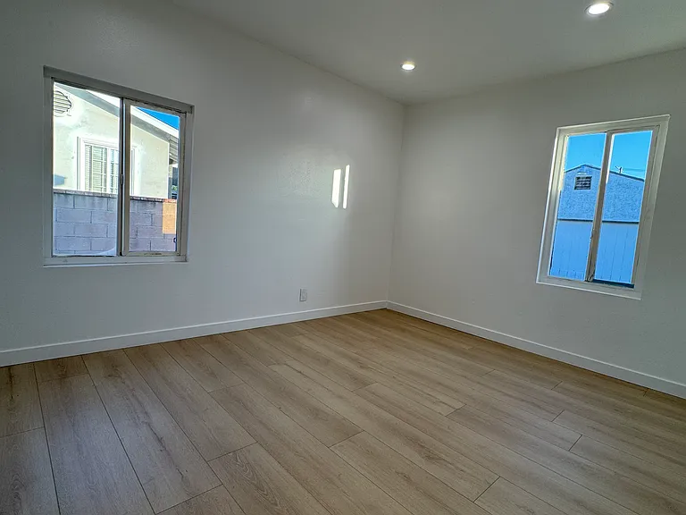 10427 Kewen Ave — Photo 10