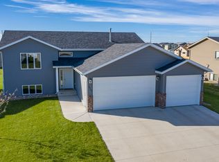 2922 Whitlow St, Lincoln, ND 58504