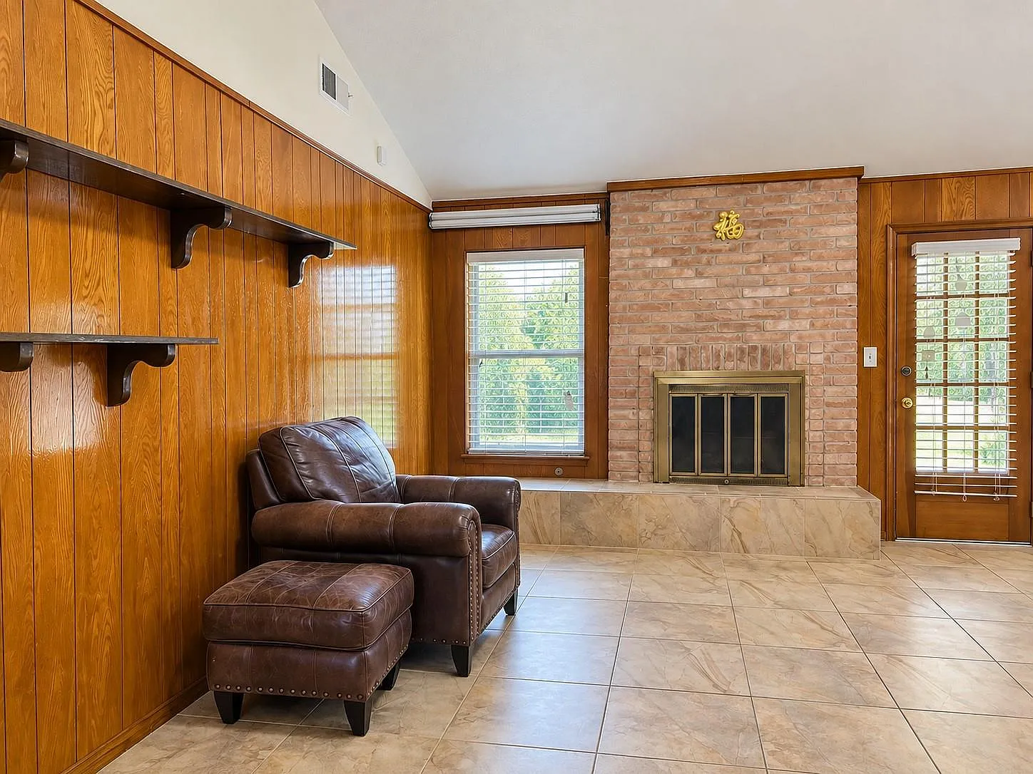4 bed, 2.0 bath, 1755 sqft, $2,300 — Photo 3