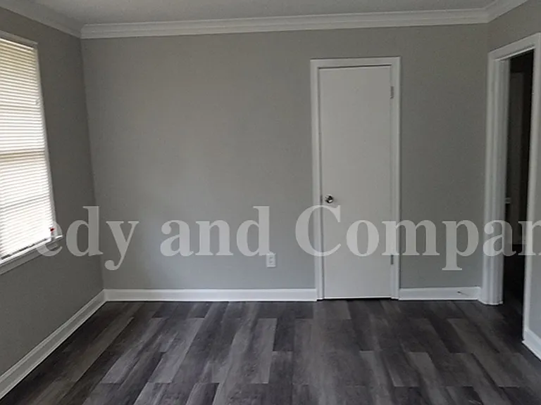 893 Linwood Rd — Photo 3
