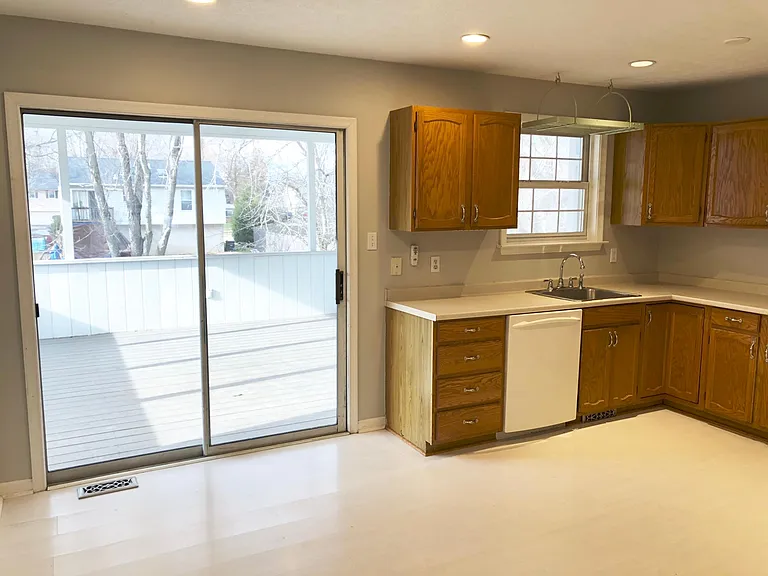 106 W Virginia Ave — Photo 3