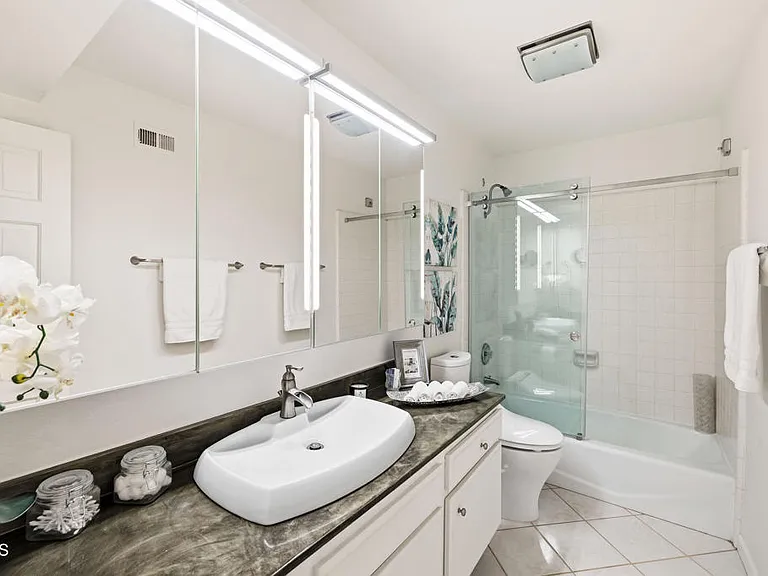 1140 Manhattan Beach Blvd #D — Photo 12