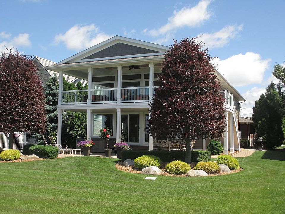 1st image of 48682 Harbor Dr