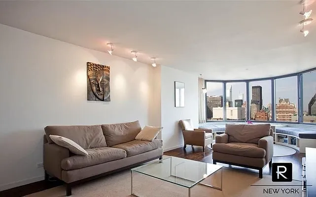 Rented by R New York | media 14