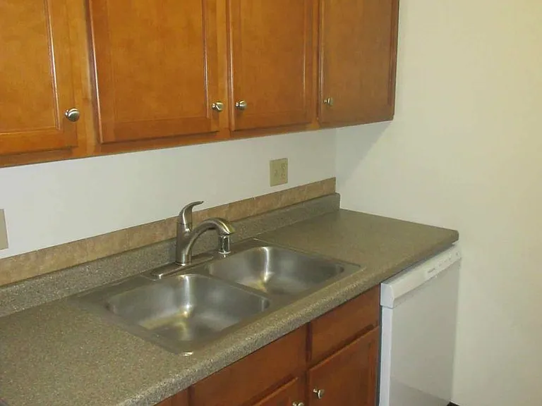 N111W15782 Vienna Ct #15 — Photo 8