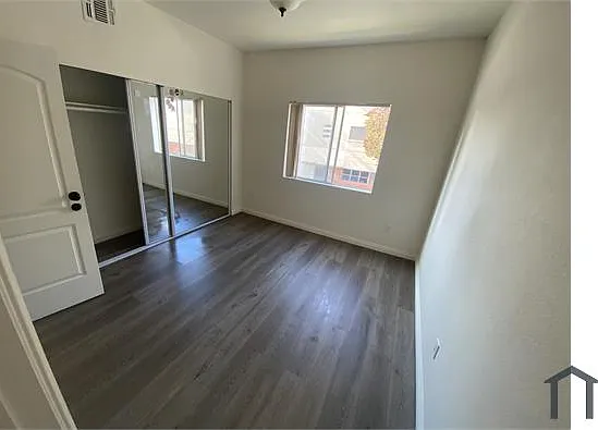 2 bed, 1000 sqft, $2,795 — Photo 2