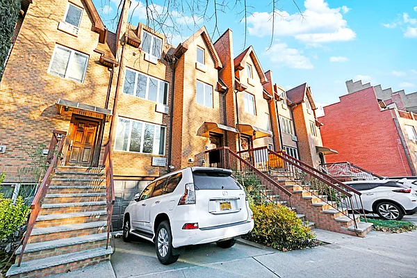 Sold by Alina Levina, LREB | media 12