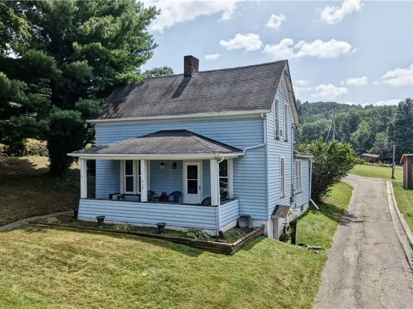 218 Gordon St, Bowerston, OH 44695