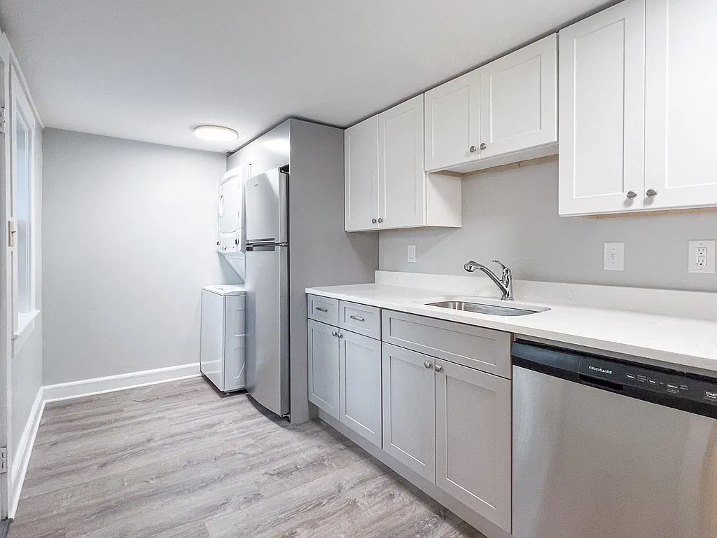 2 bed, 1.0 bath, 750 sqft, $2,100 — Photo 2