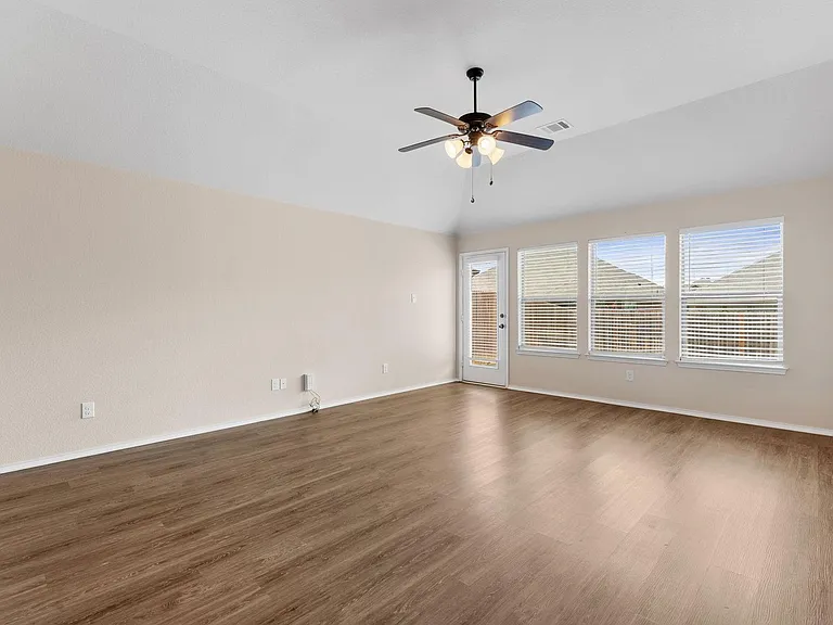 2120 Blakely Ct — Photo 14