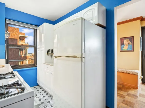 264 East Broadway image 8 of 12