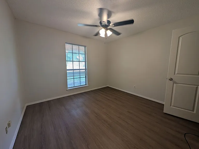 3008 Brittney Ln — Photo 9