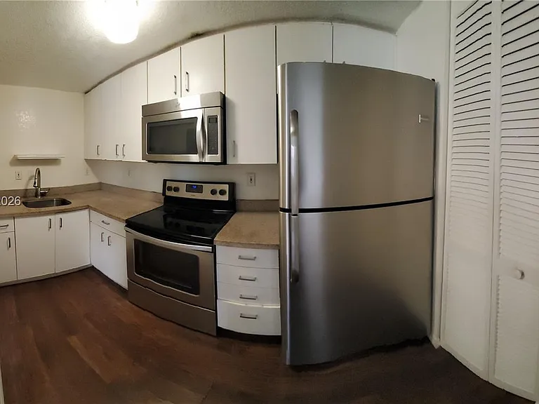 300 NW 84th Ter #300 — Photo 4