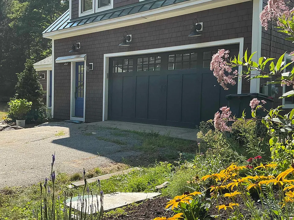 393 Brackett Rd