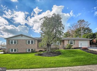 412 Croghan Dr, Carlisle, PA 17013