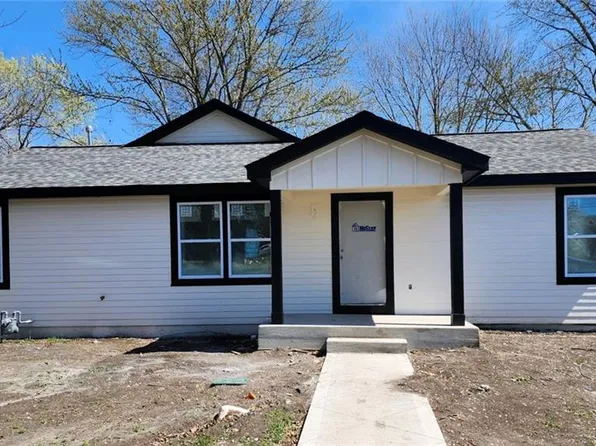300 N Logan St, Olathe, KS 66061