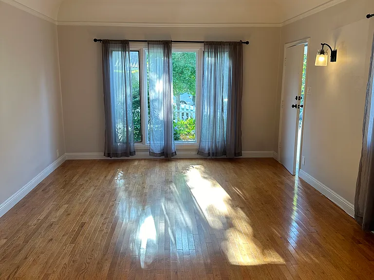 845 N Kilkea Dr — Photo 7