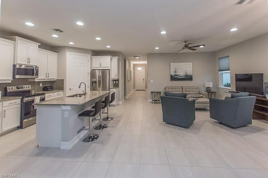 3 bed, 2.0 bath, 1816 sqft, $7,000 — Photo 4