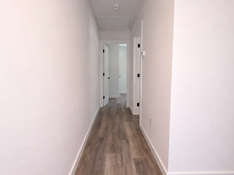885 W 25th St — Photo 10