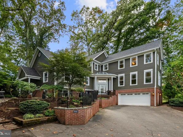 9945 Woodrow St, Vienna, VA 22181