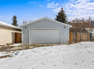 9759 SE Sanderling Way NW, Calgary, AB T3K3R8