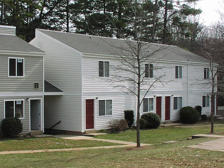 Ledgewood Village — Photo 3