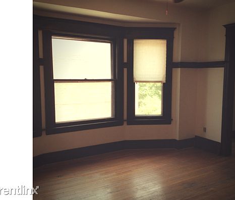 8021 Third_Family Room2