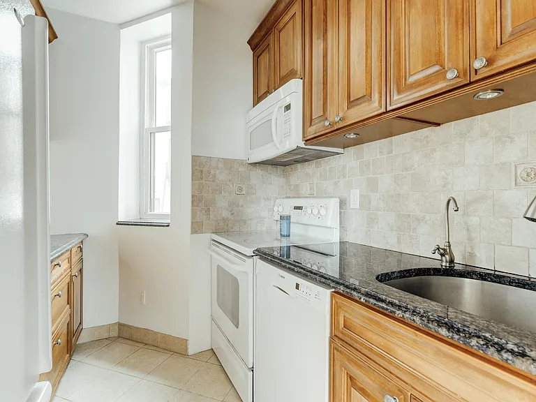 258 Barrow St #2A — Photo 4
