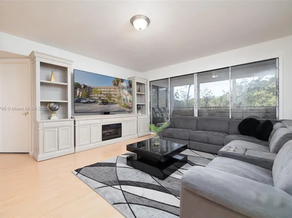 1720 Hammock Blvd #209, Pompano Beach, FL 33063