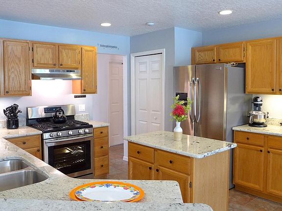 4th image of 2707 Summer Lake Ct