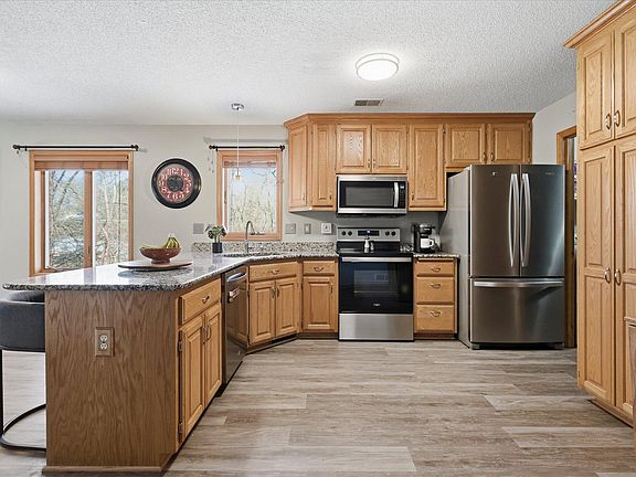 3rd image of 15162 Cates Lake Dr