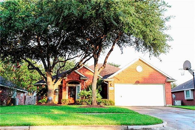 1st image of 8906 Aberdeen Oaks Dr