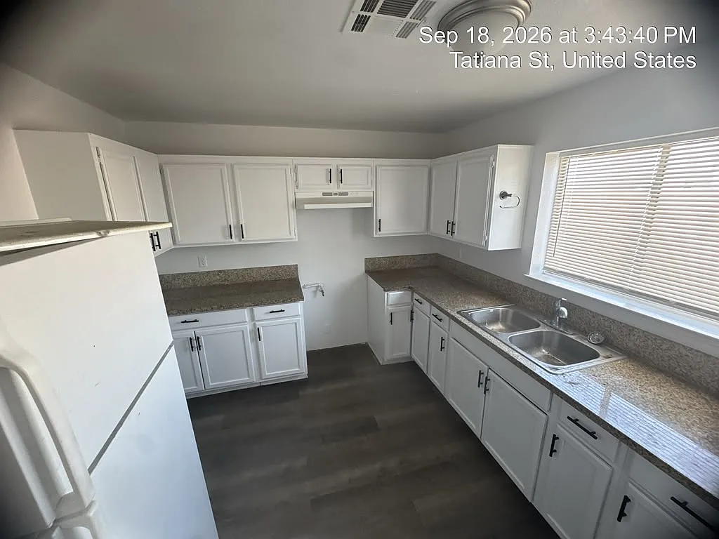 3 bed, 1276 sqft, $2,300 — Photo 1