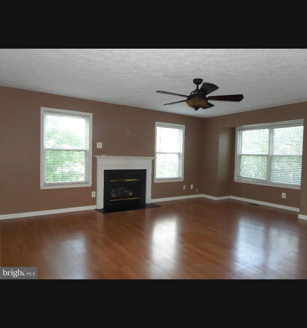 4 bed, 1850 sqft, $2,500 — Photo 3