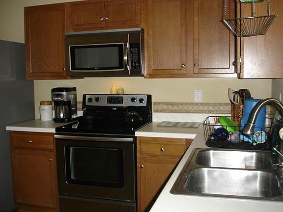 4th image of 832 Cathy Dr