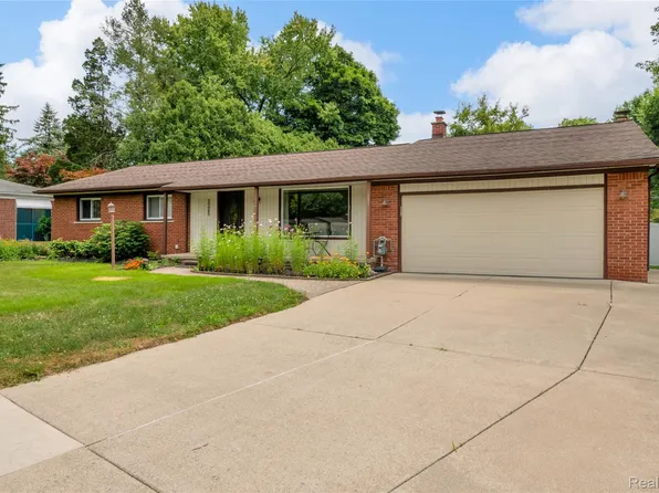 30065 Minglewood Ln, Farmington Hills, MI 48334