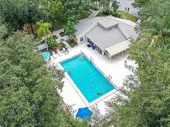 243 Southampton Ln — Photo 3