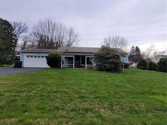 3rd image of 2360 Edgemore Ave