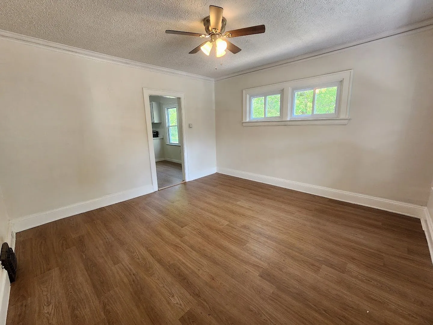 Remodeled 3 bed 1.5 Bath home — Photo 2