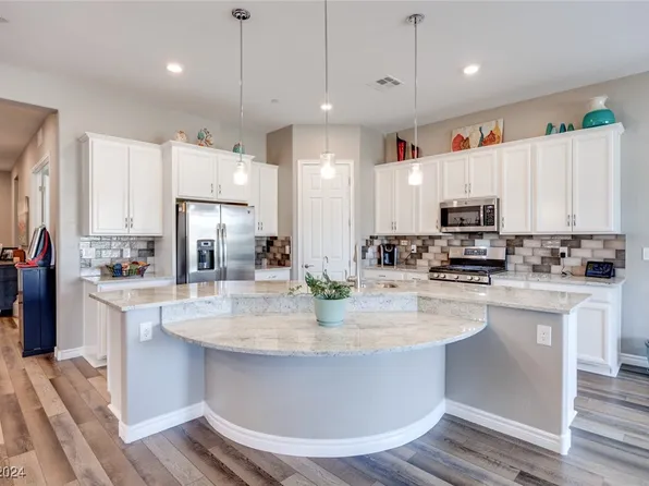 696 Rosewater Dr, Henderson, NV 89011