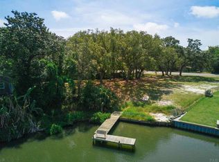 252 Fairpoint Dr, Gulf Breeze, FL 32561