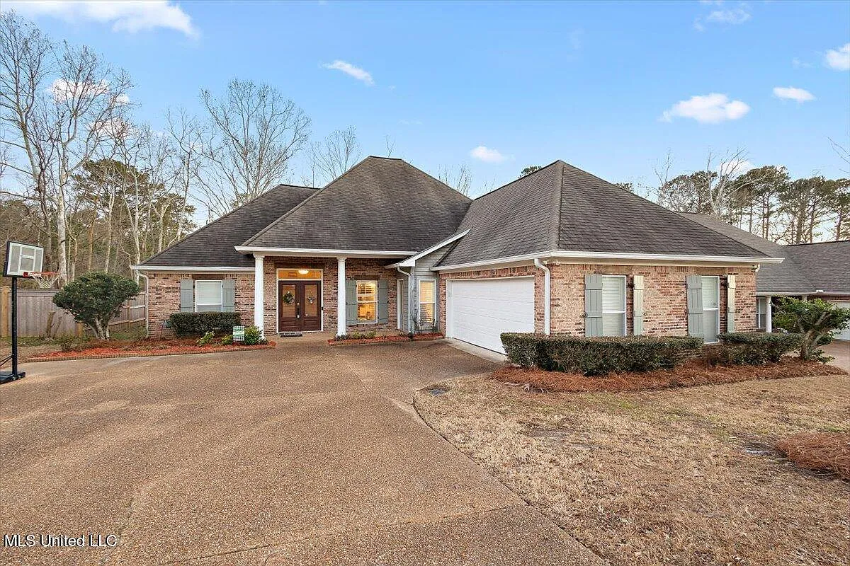 707 Highland Pl photo 1