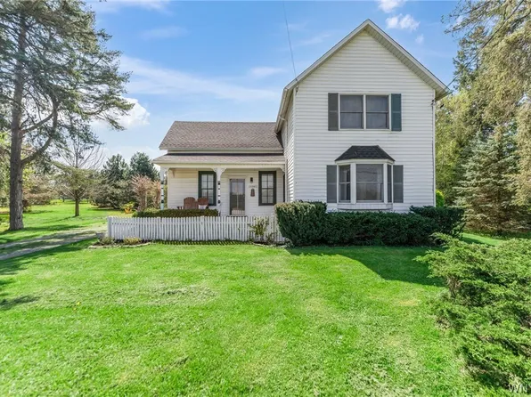 11541 Stage Rd, Akron, NY 14001