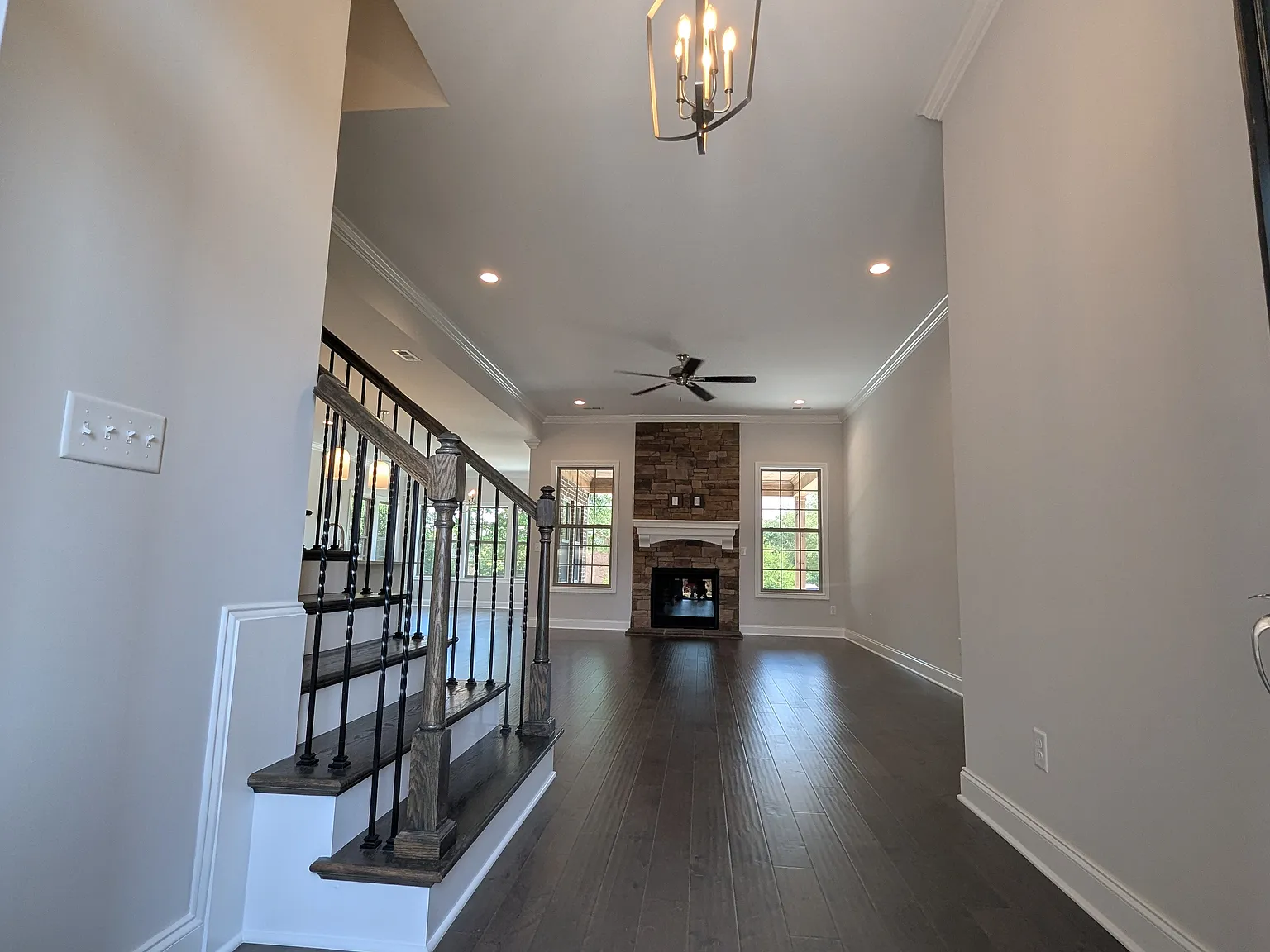 5 bed, 3.5 bath, 2904 sqft, $4,300 — Photo 3