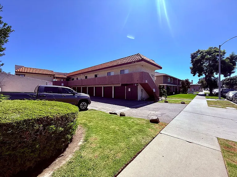 3300 W Orange Ave — Photo 20