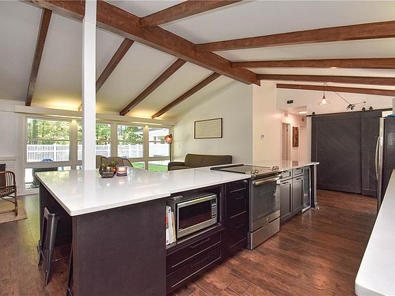 4th image of 2429 Elmwood Dr
