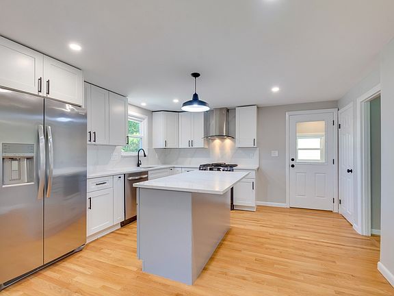 4th image of 36 Lancaster Rd
