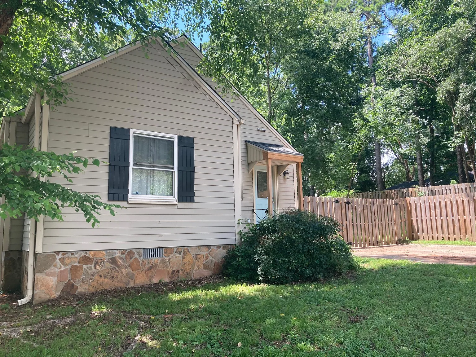 928 Lindbergh Drive NE — Photo 3