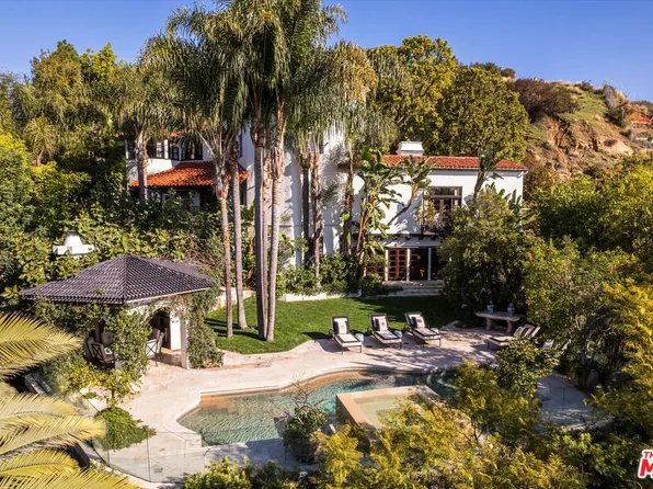 6950 Oporto Dr, Los Angeles, CA 90068